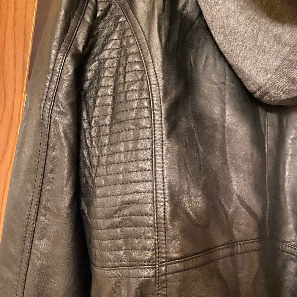 Fun leather jacket - Picture 3 of 4